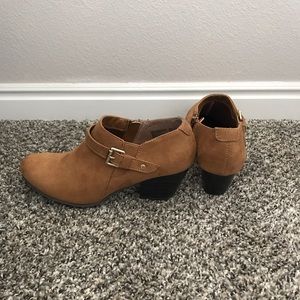 Adorable Low Heel Dress Shoes!